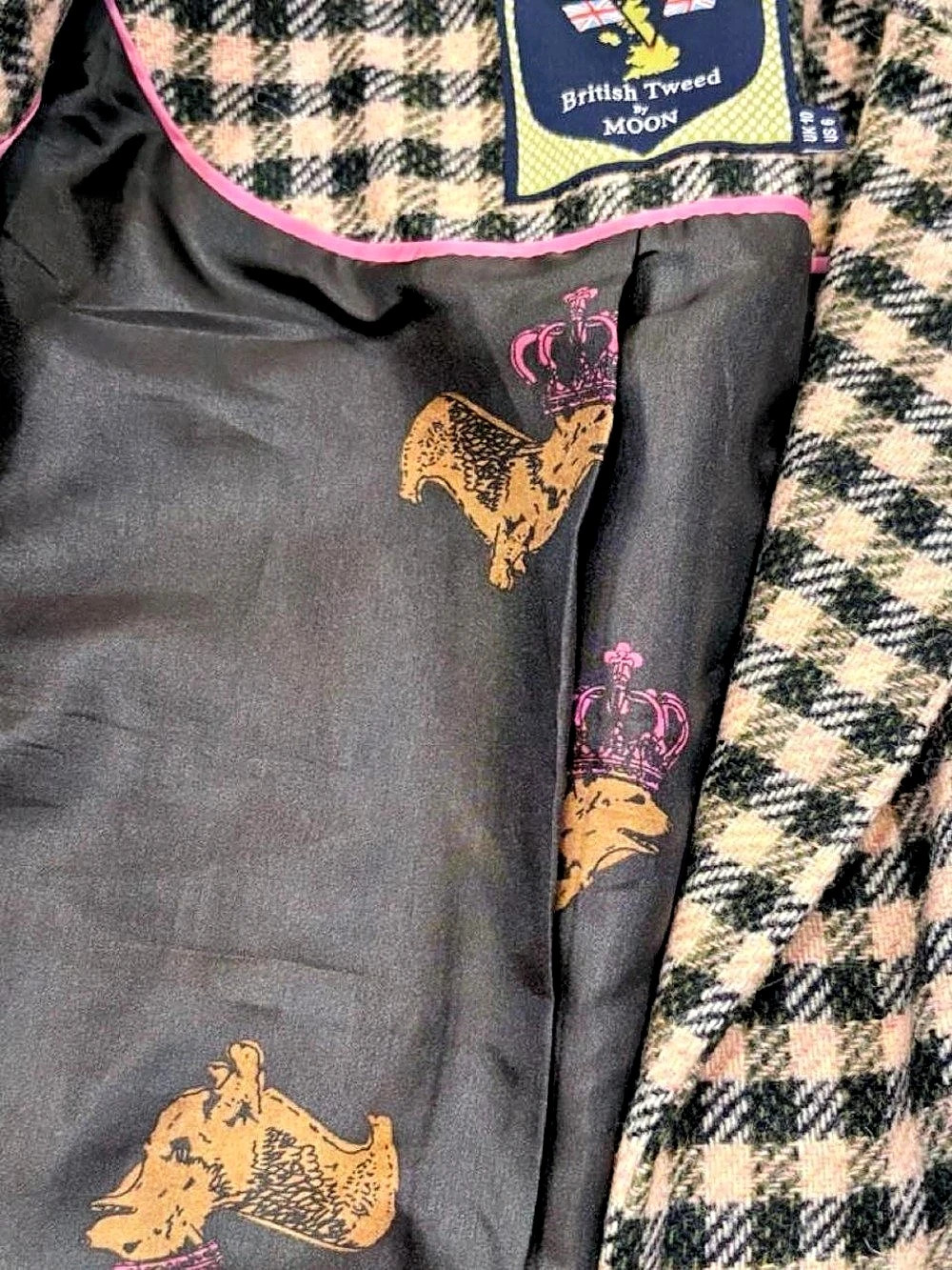 Boden British Tweed by Moon blazer Houndstooth Wool Blazer in Pink & dark green - Picture 4 of 7